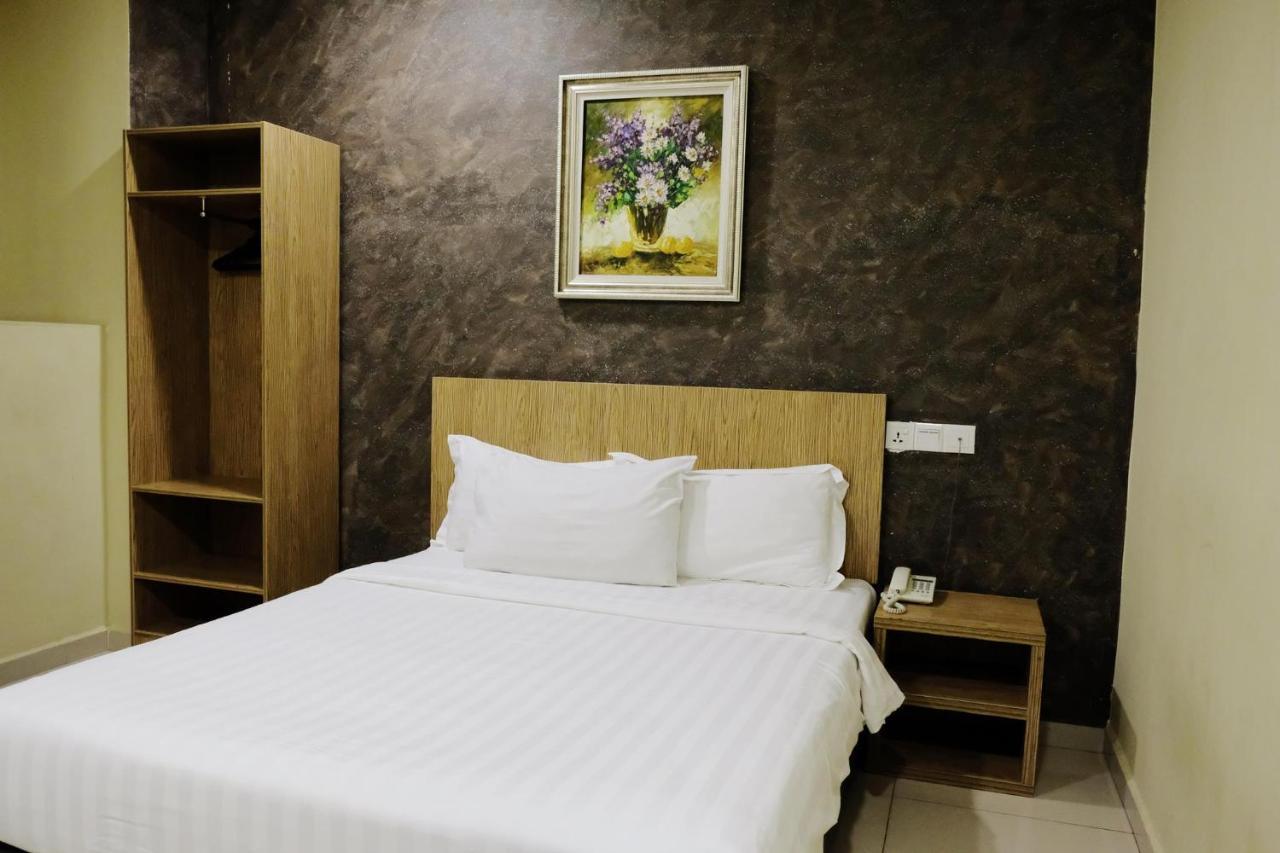 Era Plus Hotel Seri Kembangan Dış mekan fotoğraf