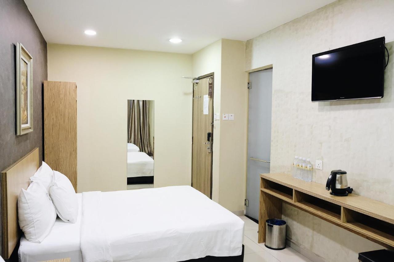 Era Plus Hotel Seri Kembangan Dış mekan fotoğraf