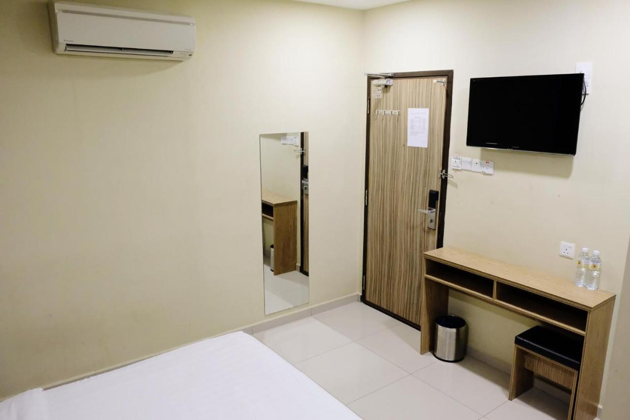 Era Plus Hotel Seri Kembangan Dış mekan fotoğraf
