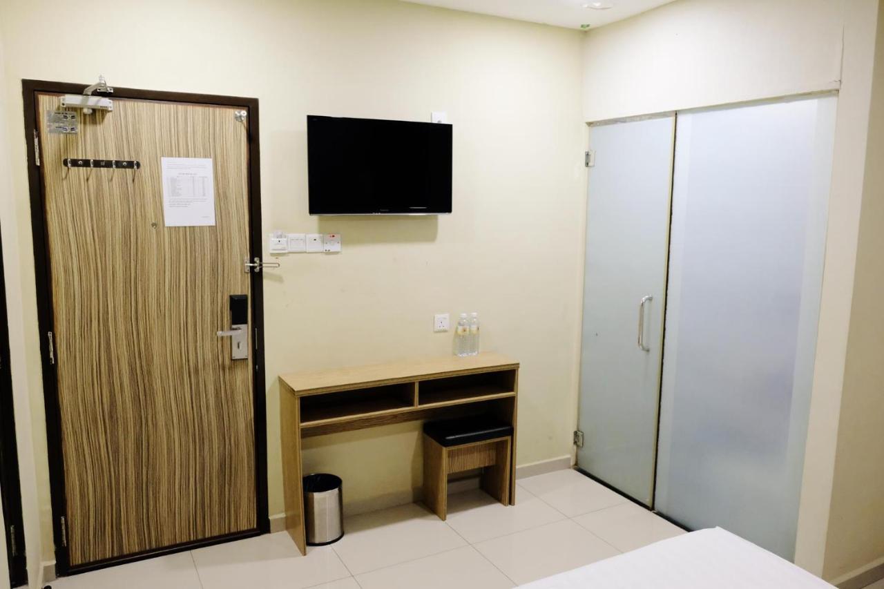 Era Plus Hotel Seri Kembangan Dış mekan fotoğraf