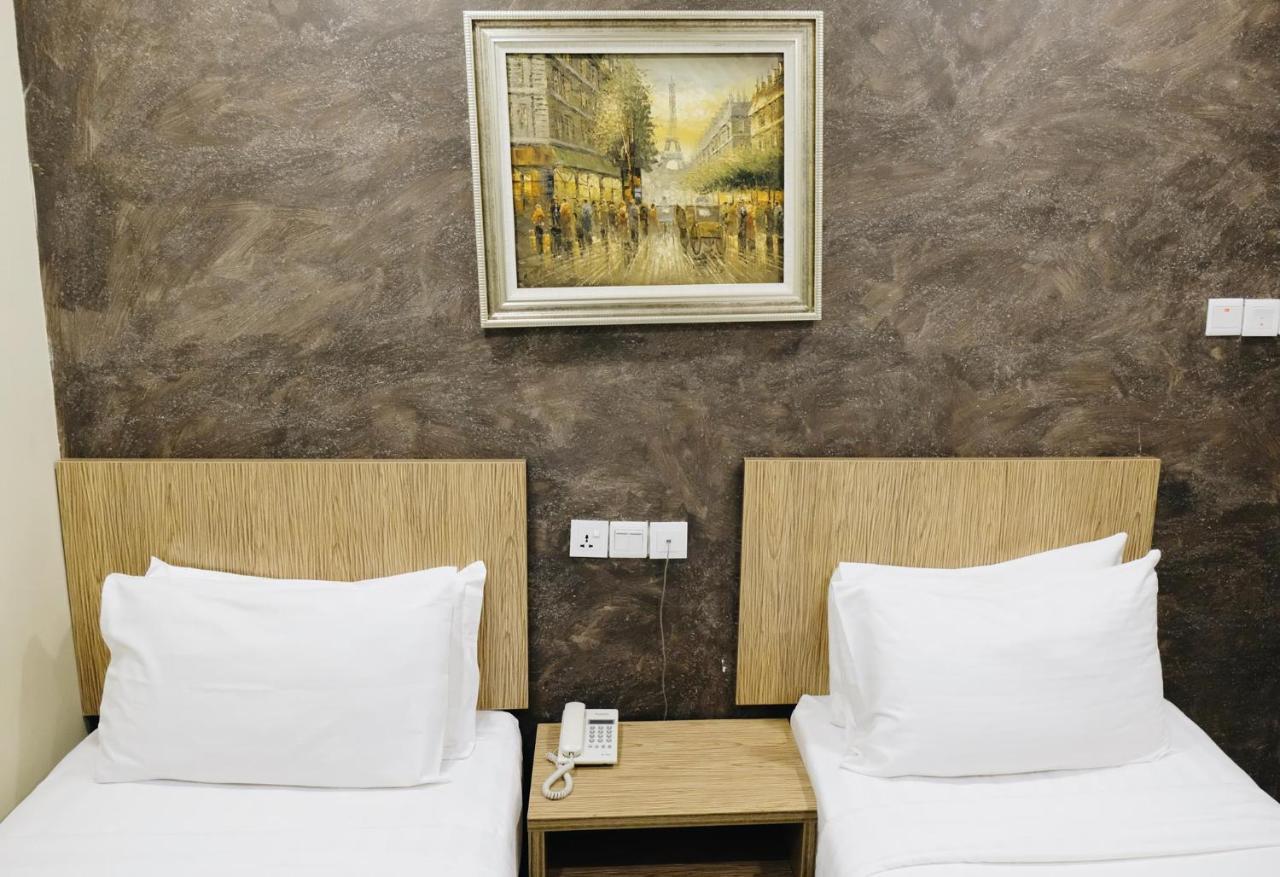 Era Plus Hotel Seri Kembangan Dış mekan fotoğraf