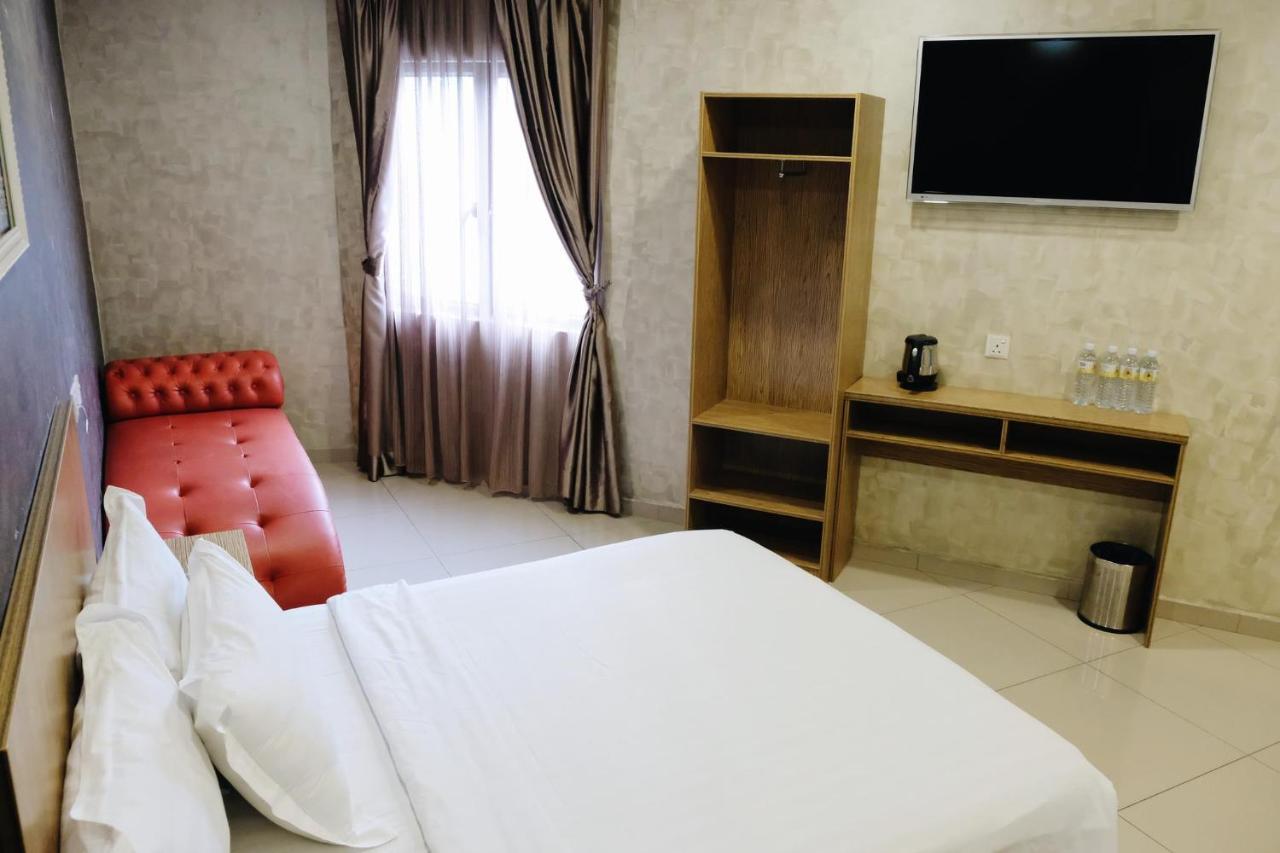Era Plus Hotel Seri Kembangan Dış mekan fotoğraf