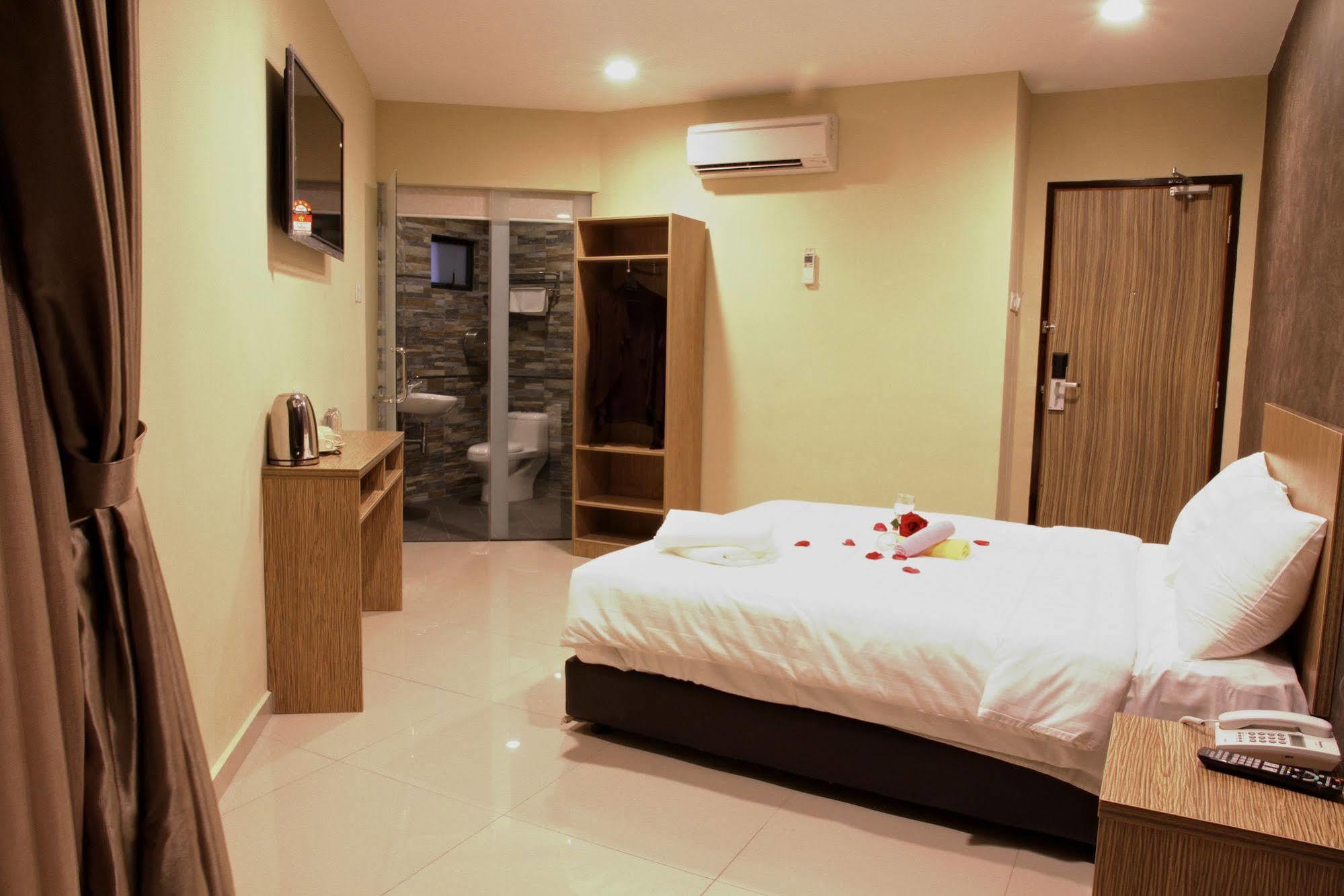 Era Plus Hotel Seri Kembangan Dış mekan fotoğraf