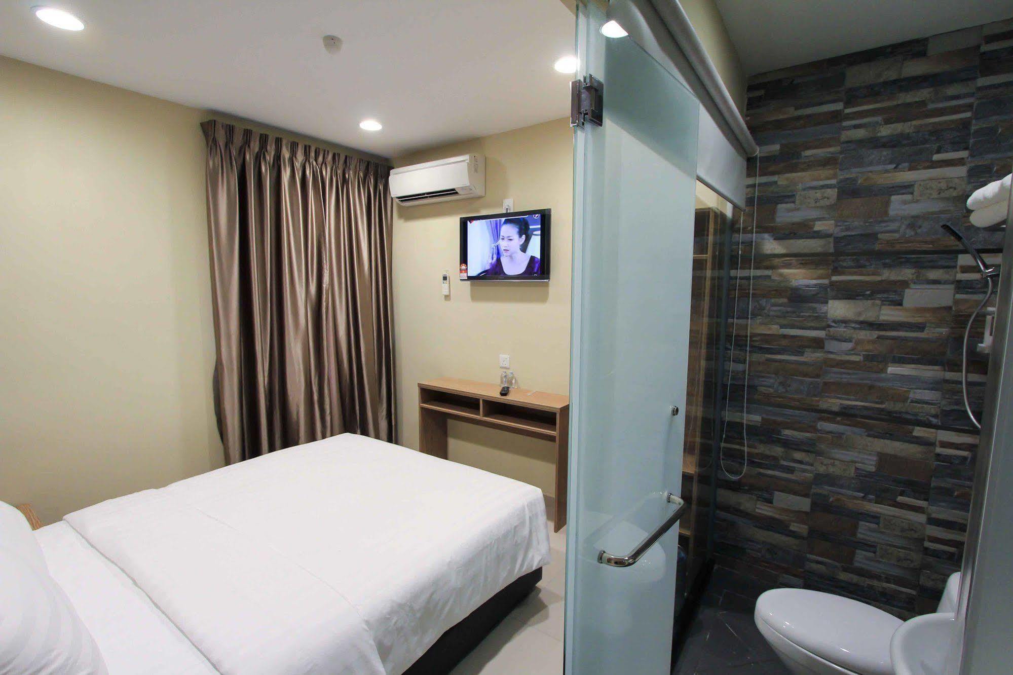 Era Plus Hotel Seri Kembangan Dış mekan fotoğraf