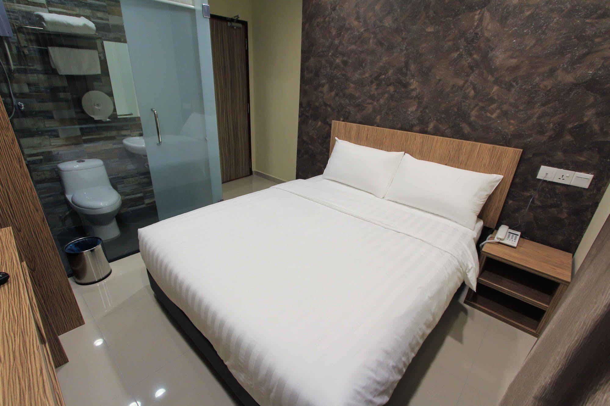 Era Plus Hotel Seri Kembangan Dış mekan fotoğraf